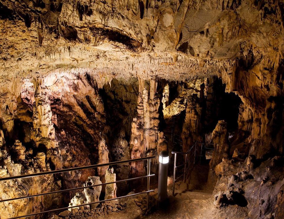 Scopri l'unicità della grotta Biserujka | Croatia.hr